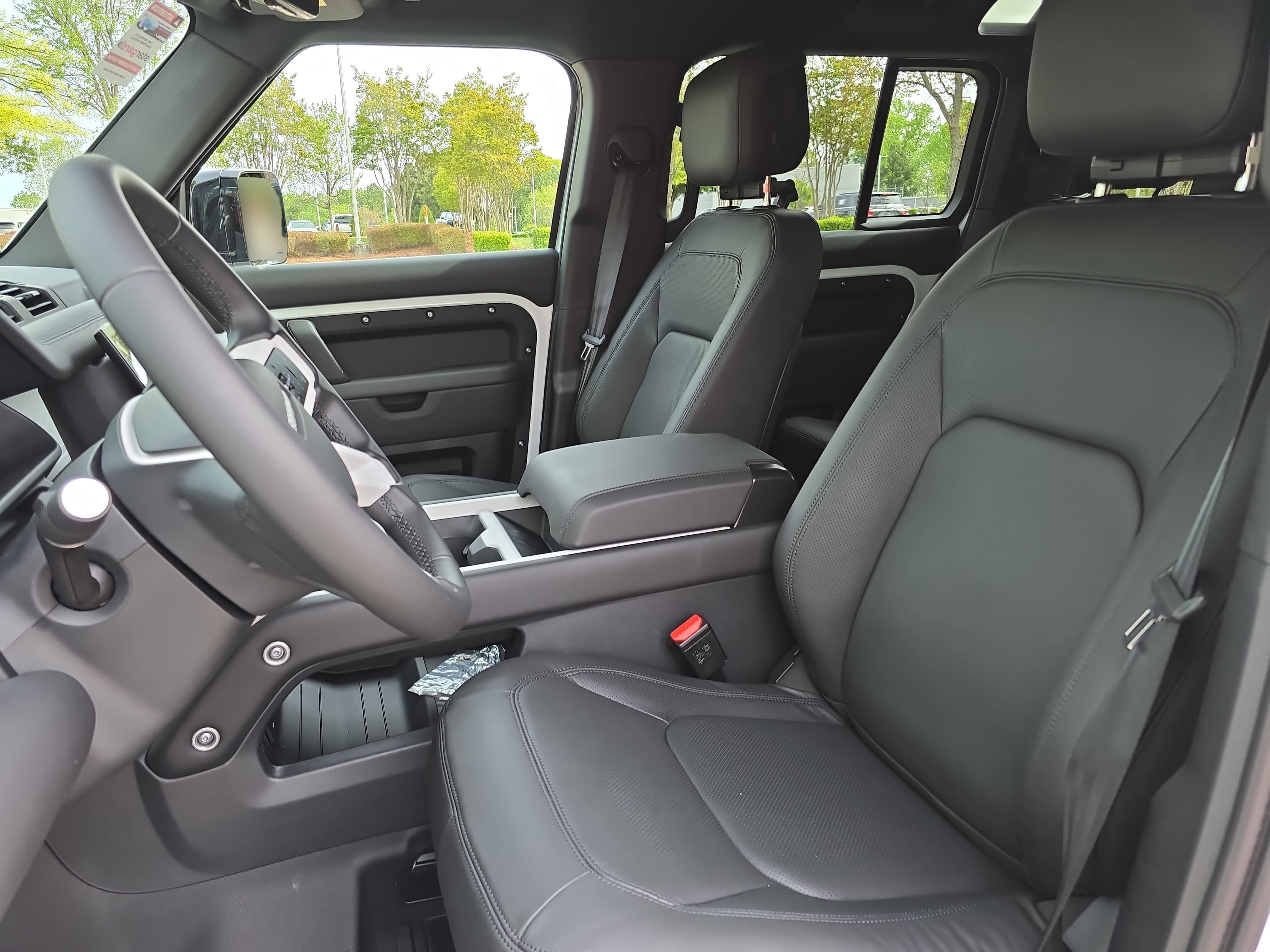 New 2026 Land Rover Defender 110 X-Dynamic SE AWD/4WD image 14