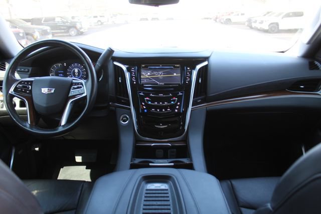 Used 2020 Cadillac Escalade Luxury RWD image 24