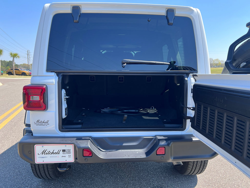 Used 2025 Jeep Wrangler Sahara w/ Safety Group image 7