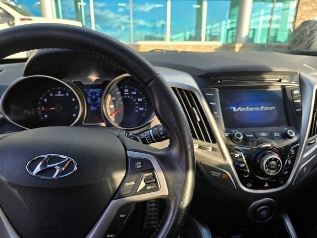 Used 2013 Hyundai Veloster w/ Style Pkg image 11