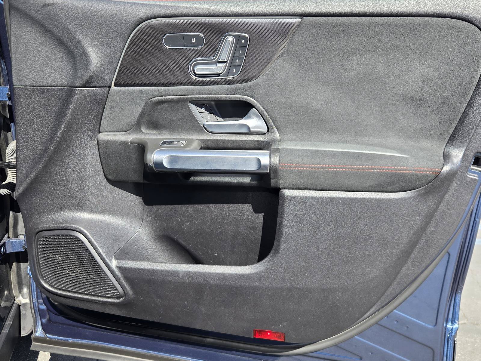 Used 2021 Mercedes-Benz GLB 250 image 33