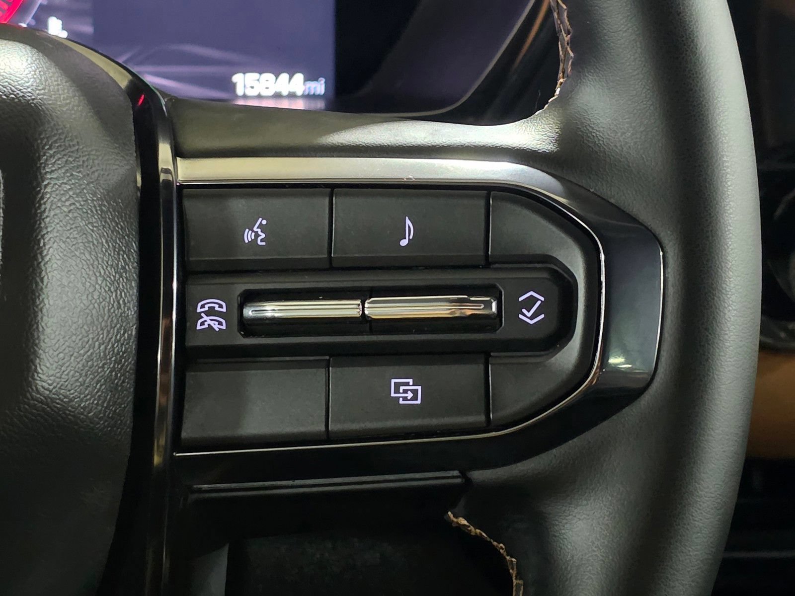 Used 2025 GMC Canyon AT4 AWD/4WD image 34
