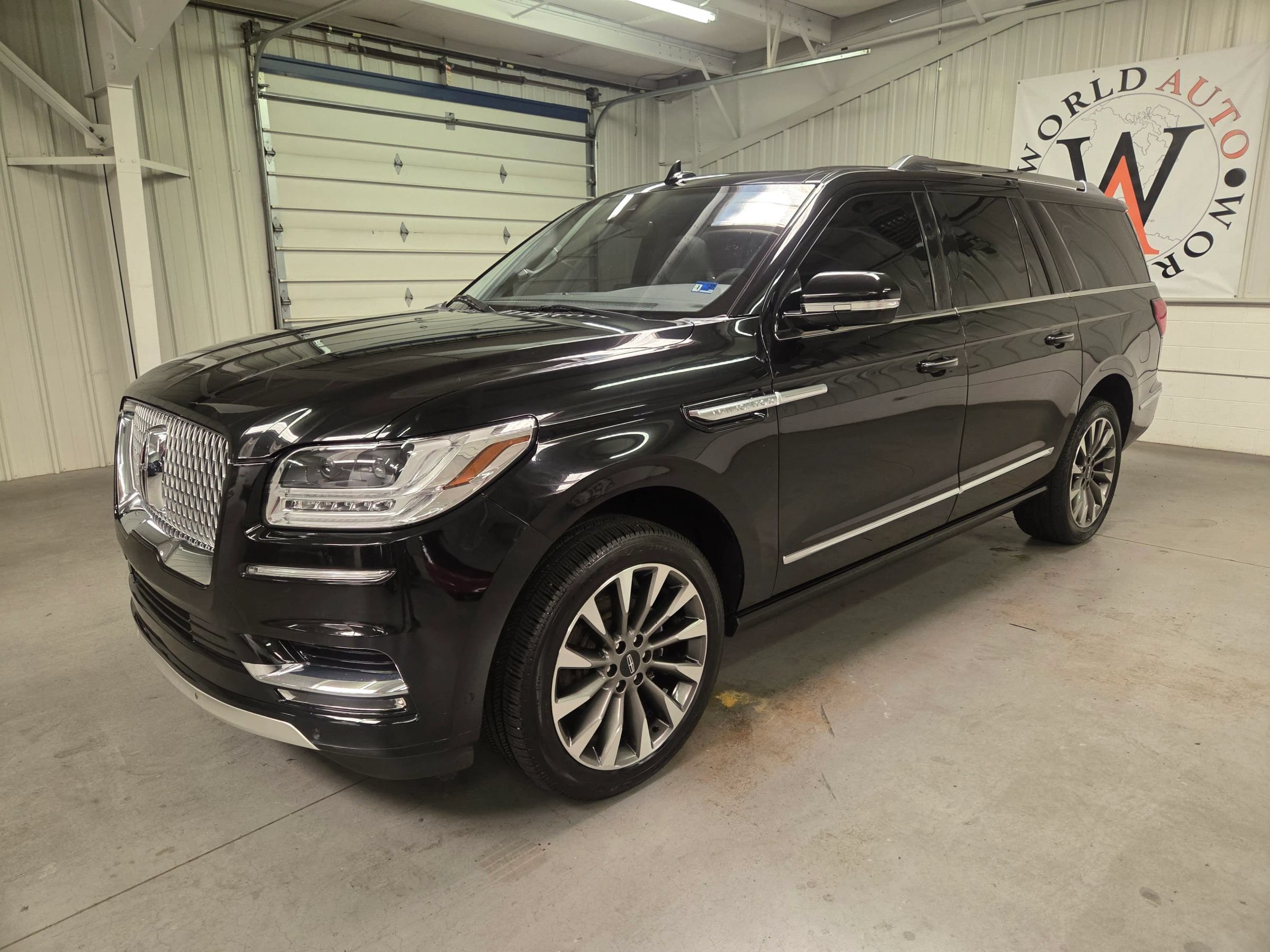 Used 2021 Lincoln Navigator L Reserve RWD image 2