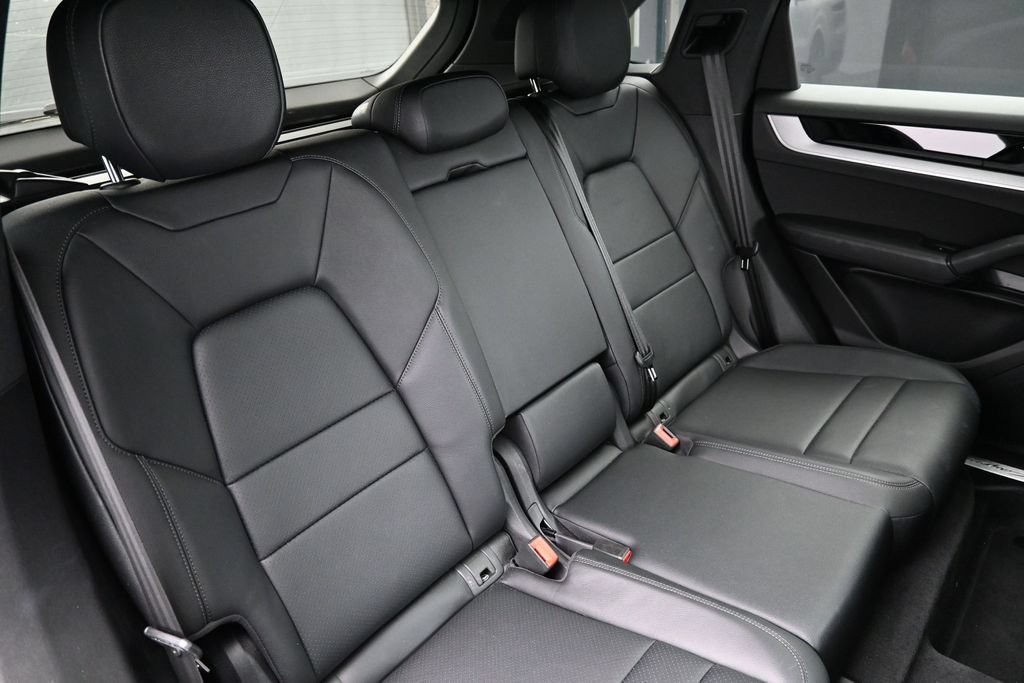 Certified 2025 Porsche Cayenne S AWD/4WD image 25
