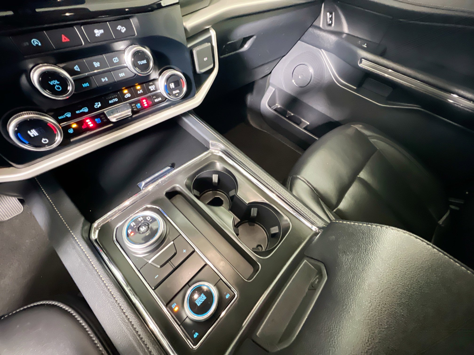 Used 2024 Ford Expedition XLT image 26