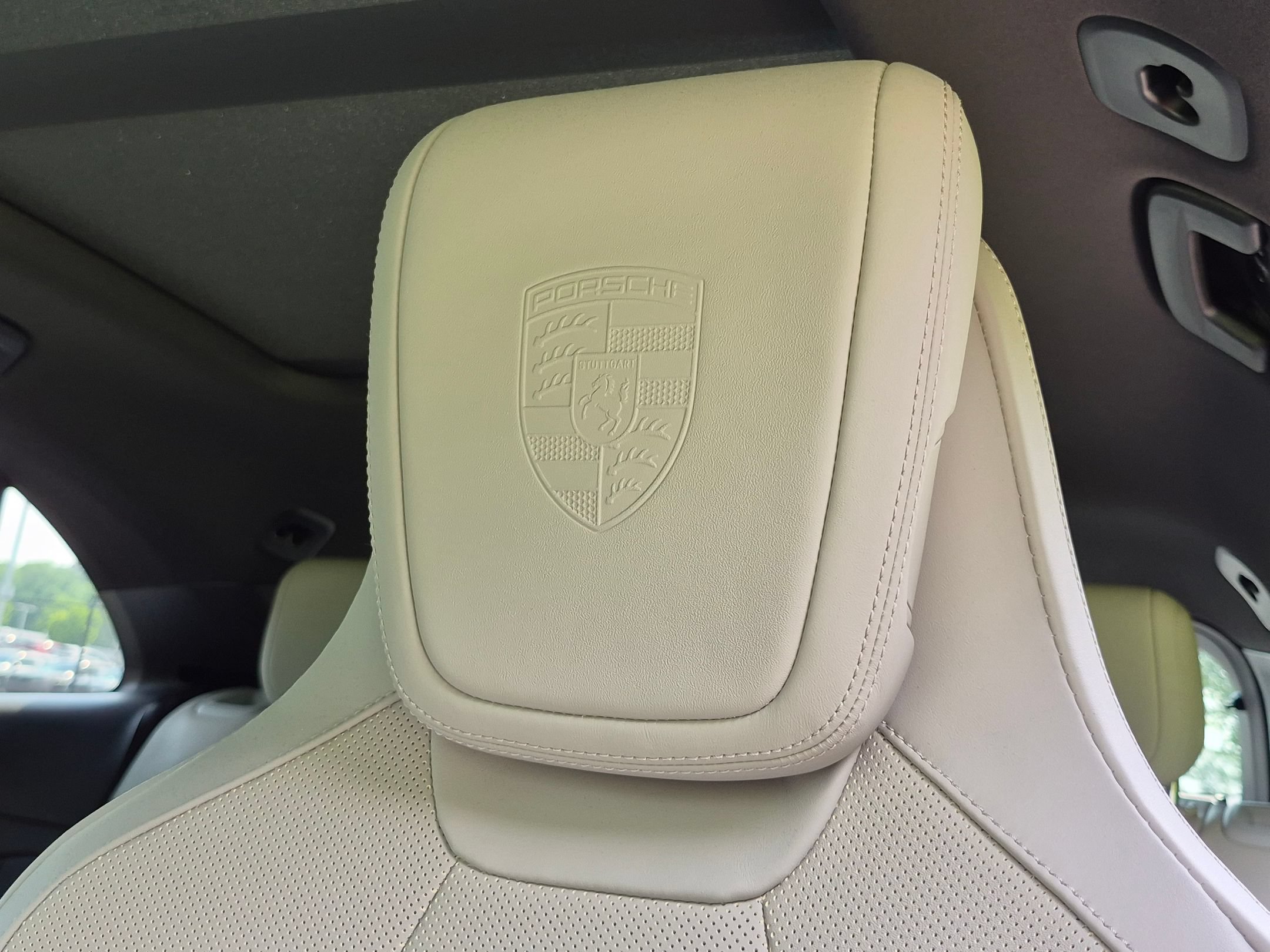 Certified 2025 Porsche Macan Electric RWD image 6