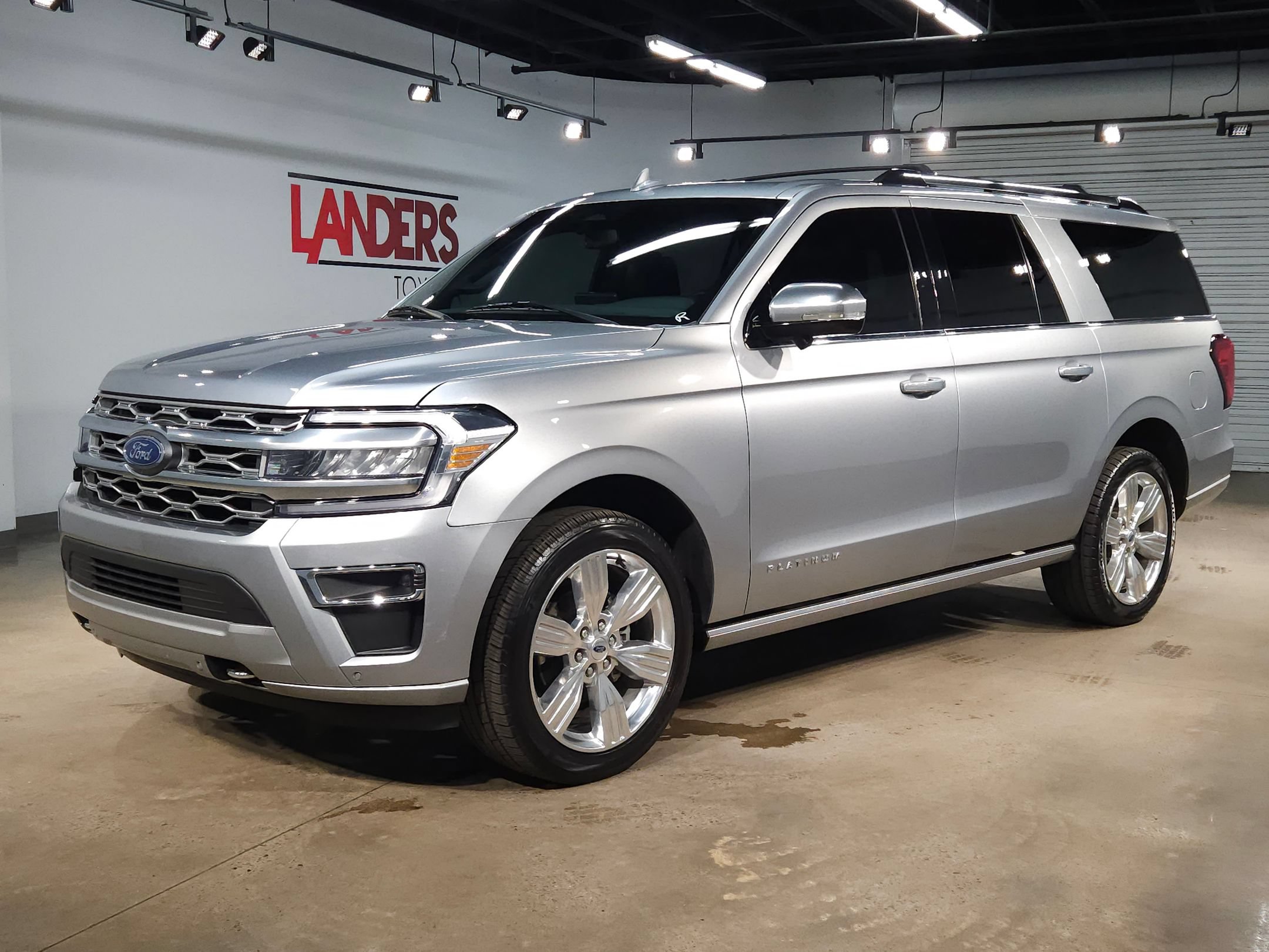 Used 2023 Ford Expedition Max Platinum AWD/4WD image 3