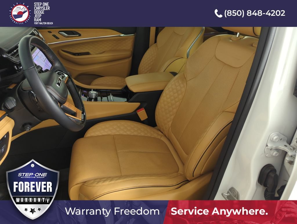 Used 2023 Jeep Grand Cherokee Summit AWD/4WD image 11