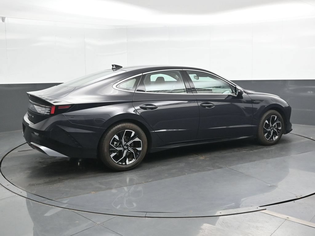 Used 2024 Hyundai Sonata SEL FWD image 2