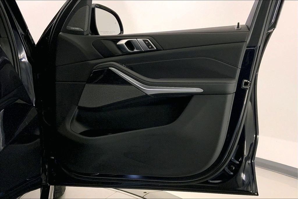 Certified 2026 BMW X5 xDrive50e w/ M Sport Package image 25