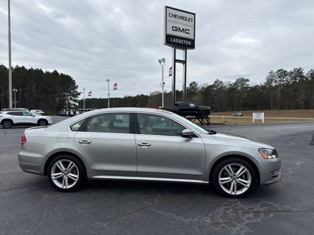 Used 2013 Volkswagen Passat TDI SEL Premium image 2