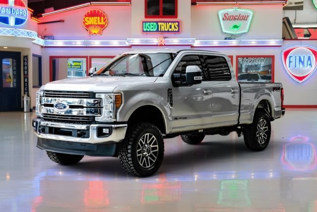 Used 2017 Ford F250 Lariat w/ Lariat Value Package AWD/4WD image 2