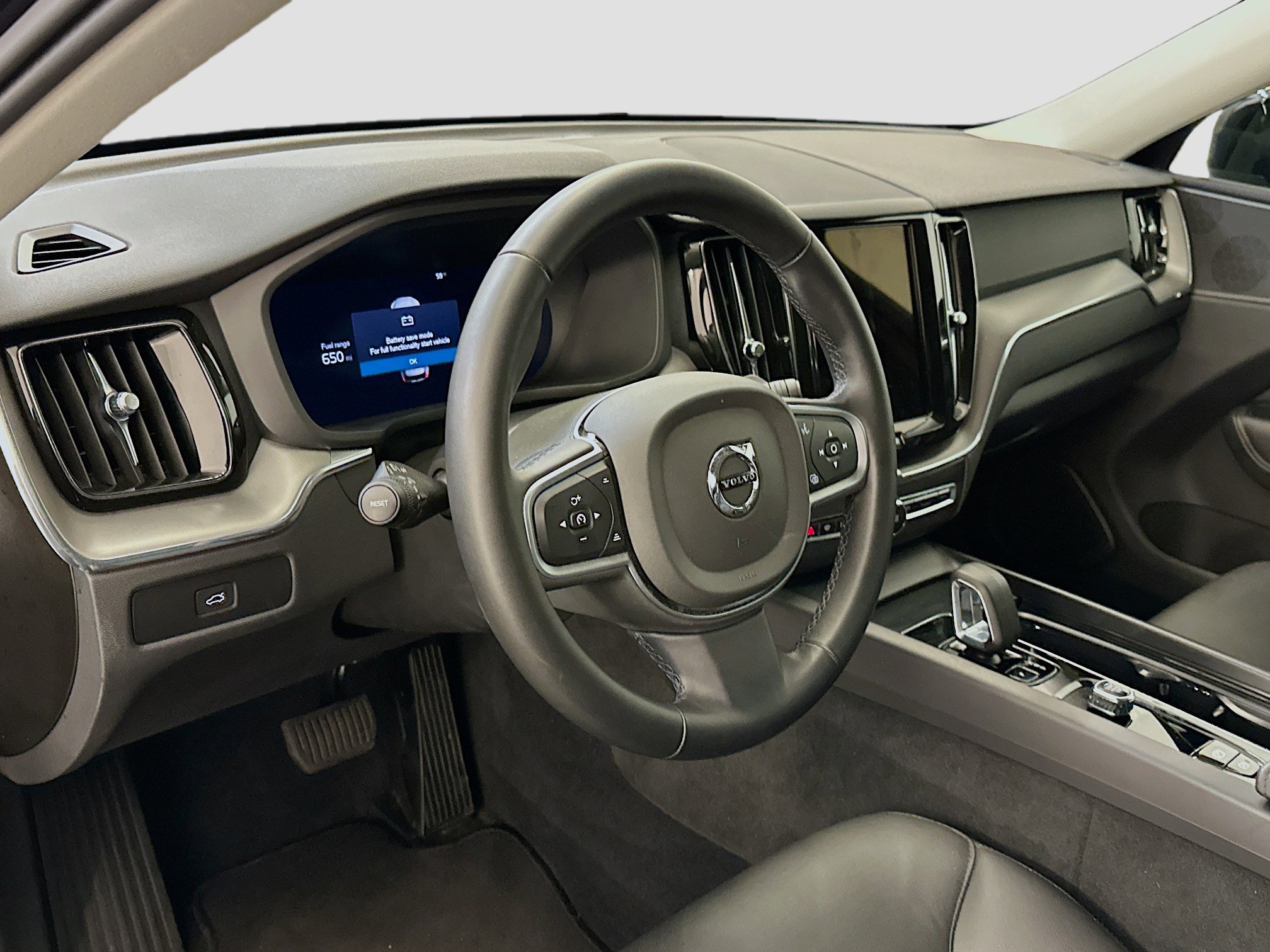 Used 2025 Volvo XC60 B5 Core image 18