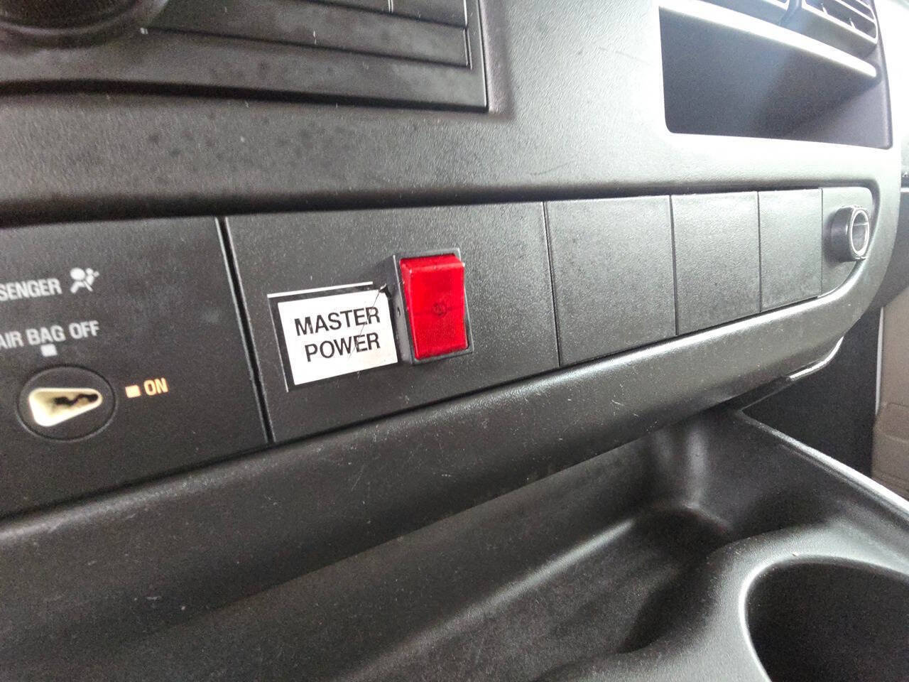 Used 2009 Chevrolet Express 3500 RWD image 41