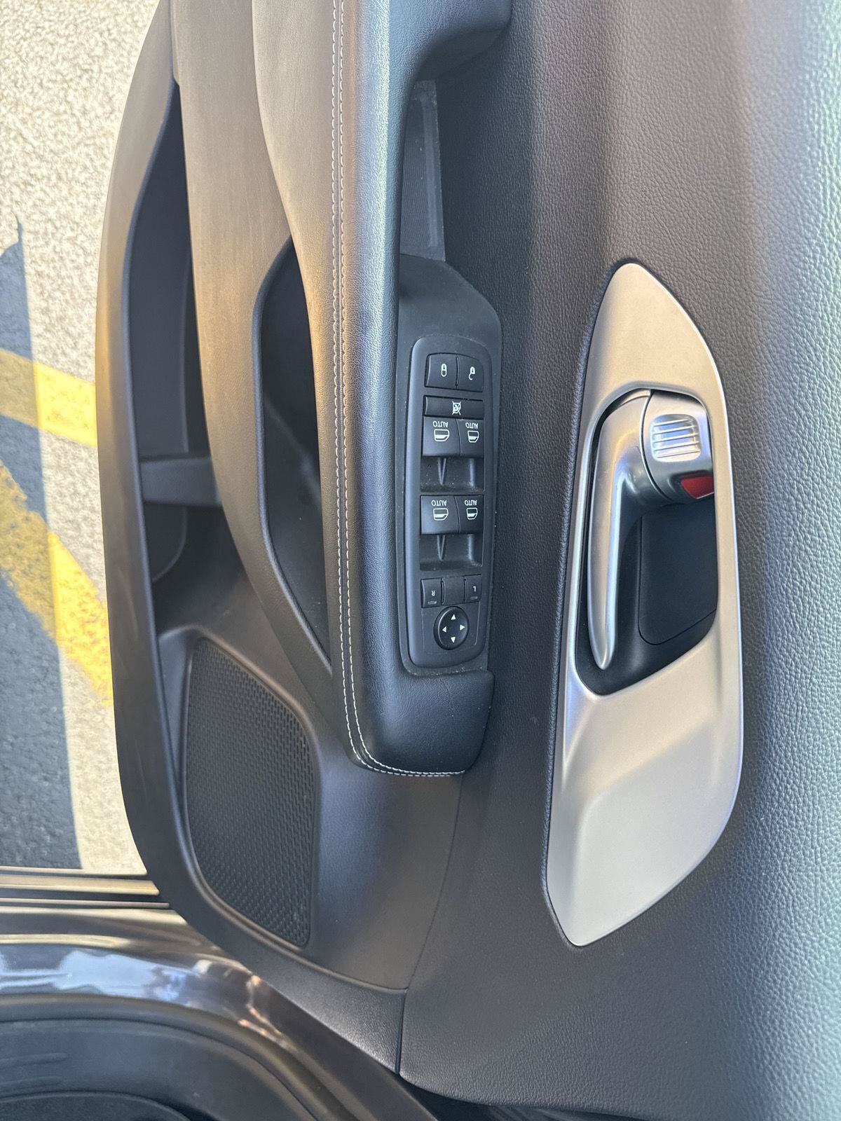 Used 2019 Chrysler Pacifica Touring-L Plus w/ Advanced Safetytec Group FWD image 12