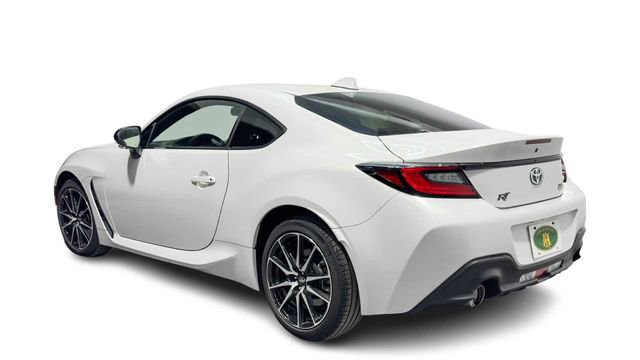 Used 2024 Toyota GR86 RWD image 4