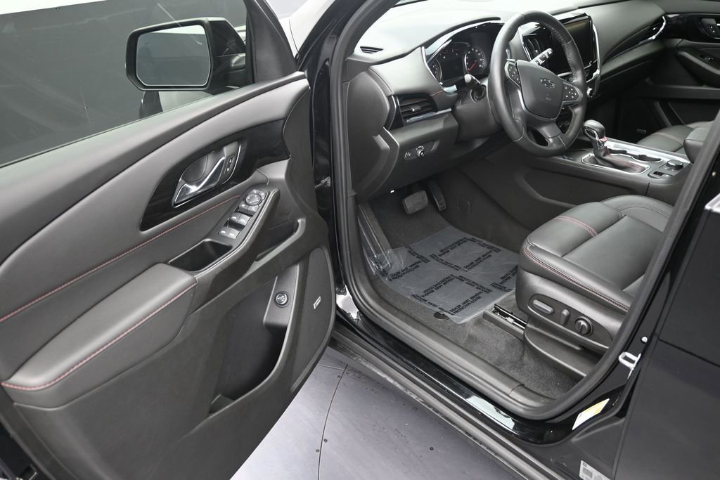 Used 2023 Chevrolet Traverse RS FWD image 10