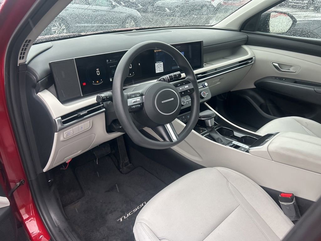 Used 2025 Hyundai Tucson SE image 10