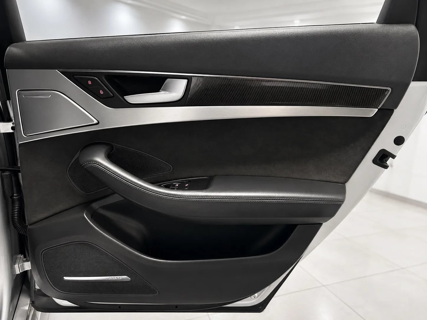 Used 2013 Audi S8 AWD/4WD image 24