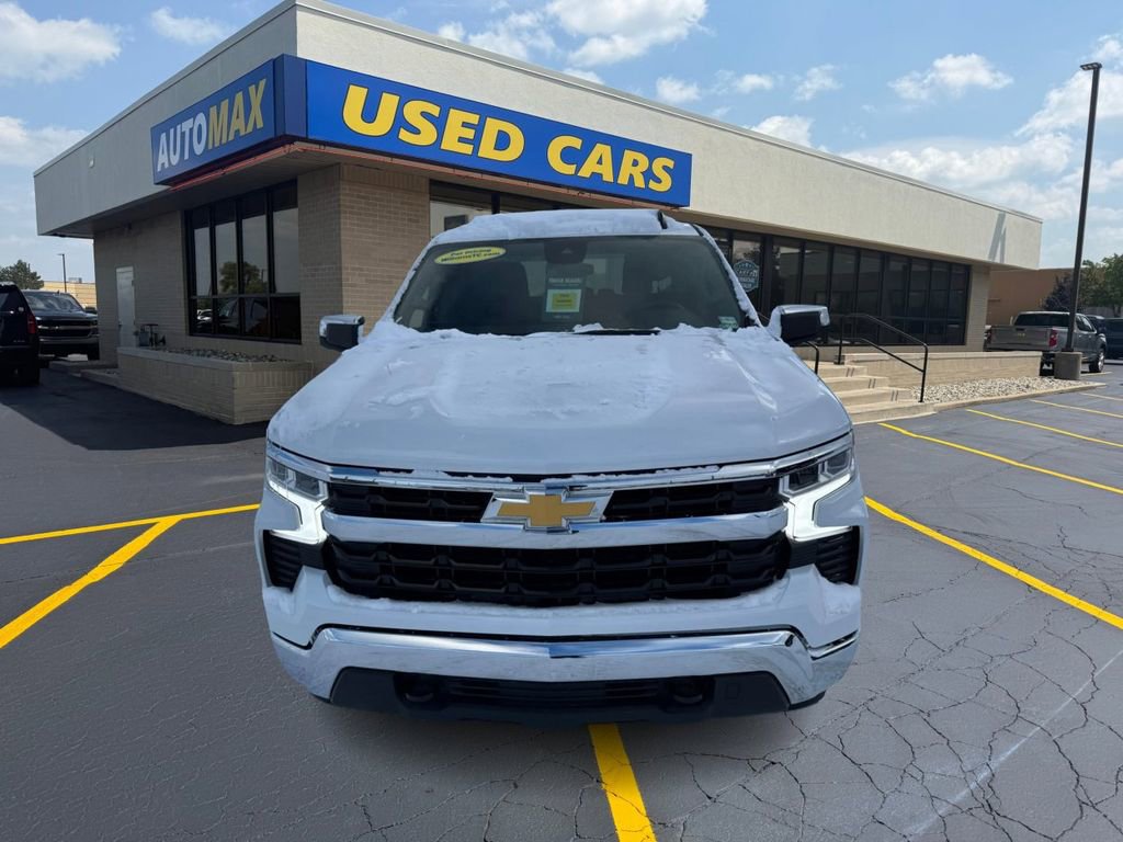 Used 2024 Chevrolet Silverado 1500 LT image 3