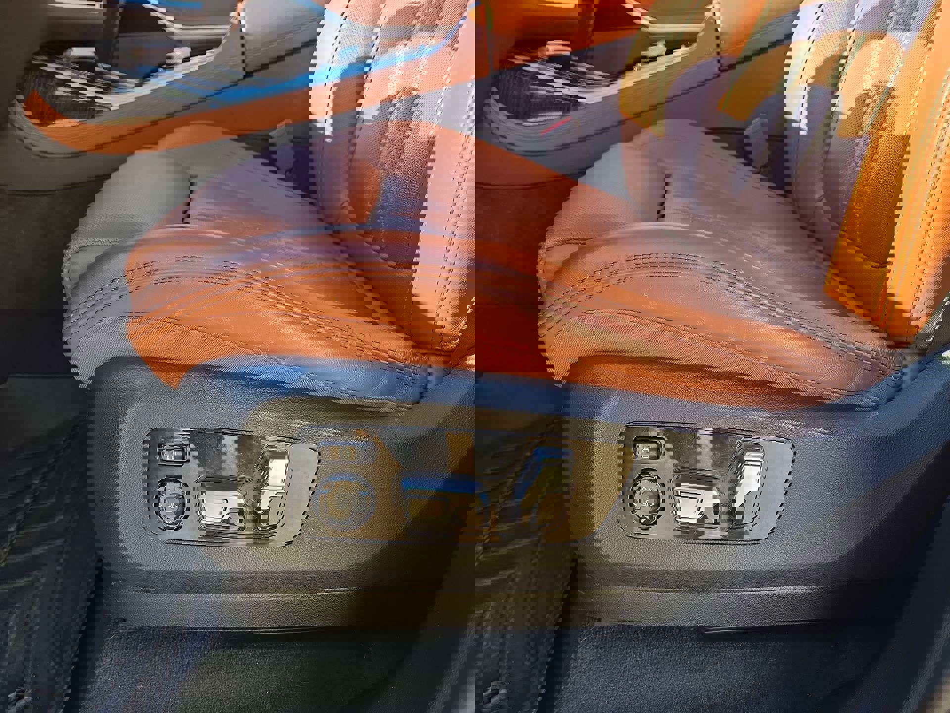 Used 2023 BMW X7 xDrive40i w/ Executive Package image 17