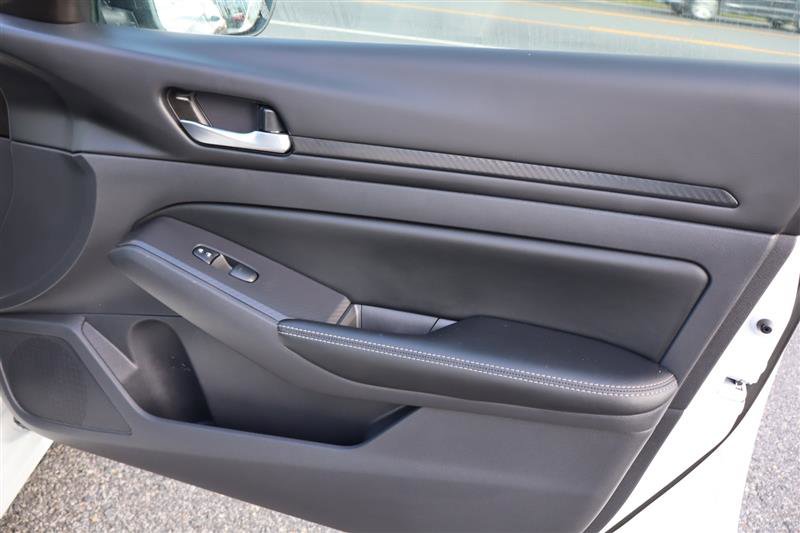 Used 2025 Nissan Altima 2.5 SV image 10