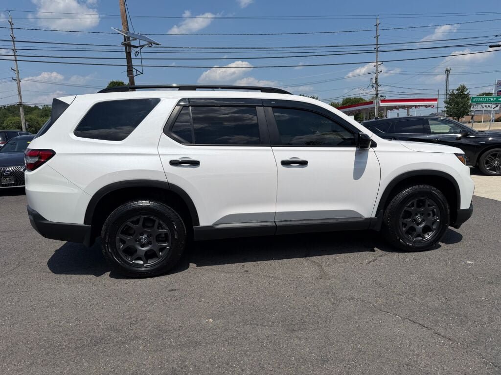 Used 2023 Honda Pilot TrailSport image 7