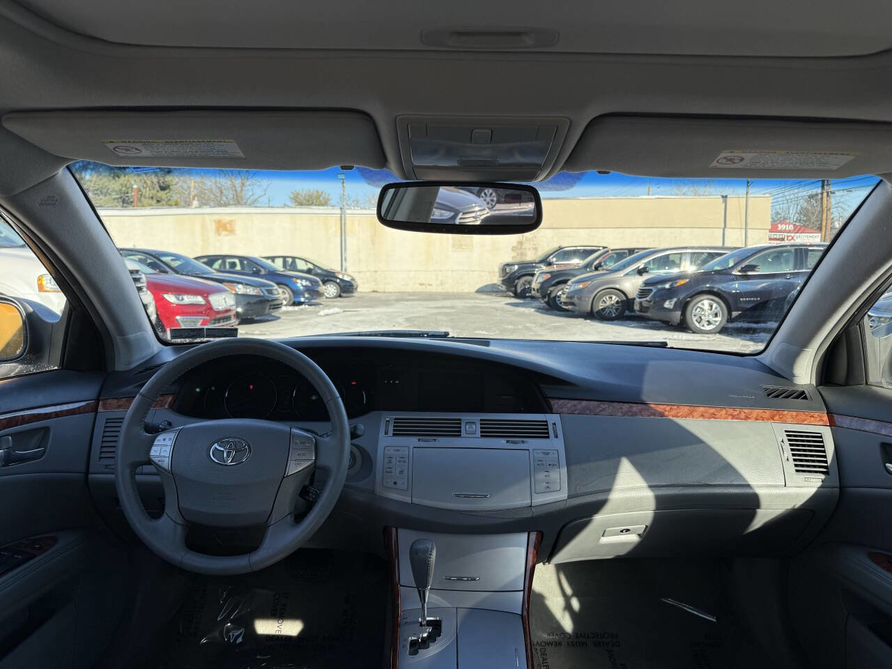 Used 2005 Toyota Avalon XLS image 13