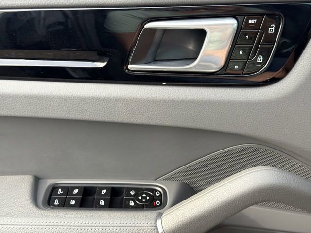 Used 2020 Porsche Cayenne S image 22