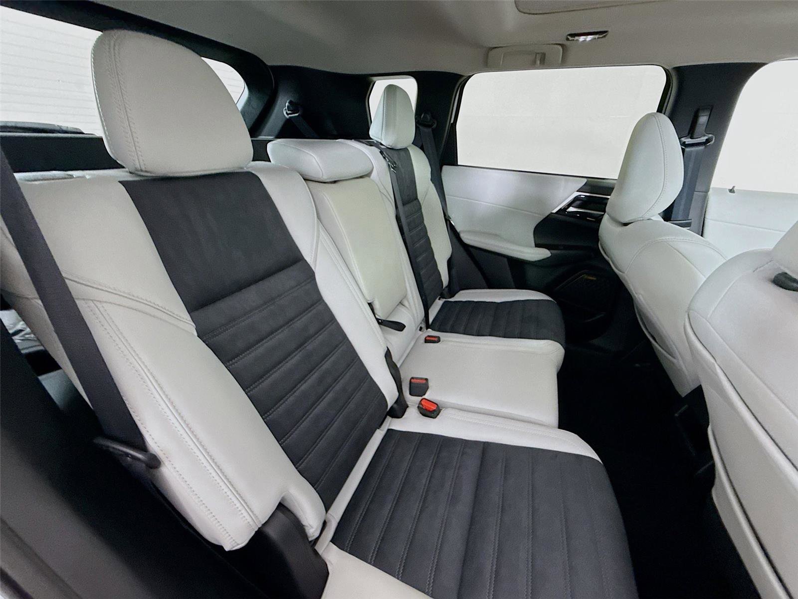 New 2026 Mitsubishi Outlander SE image 19