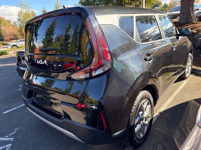 Used 2023 Kia Soul S FWD image 3