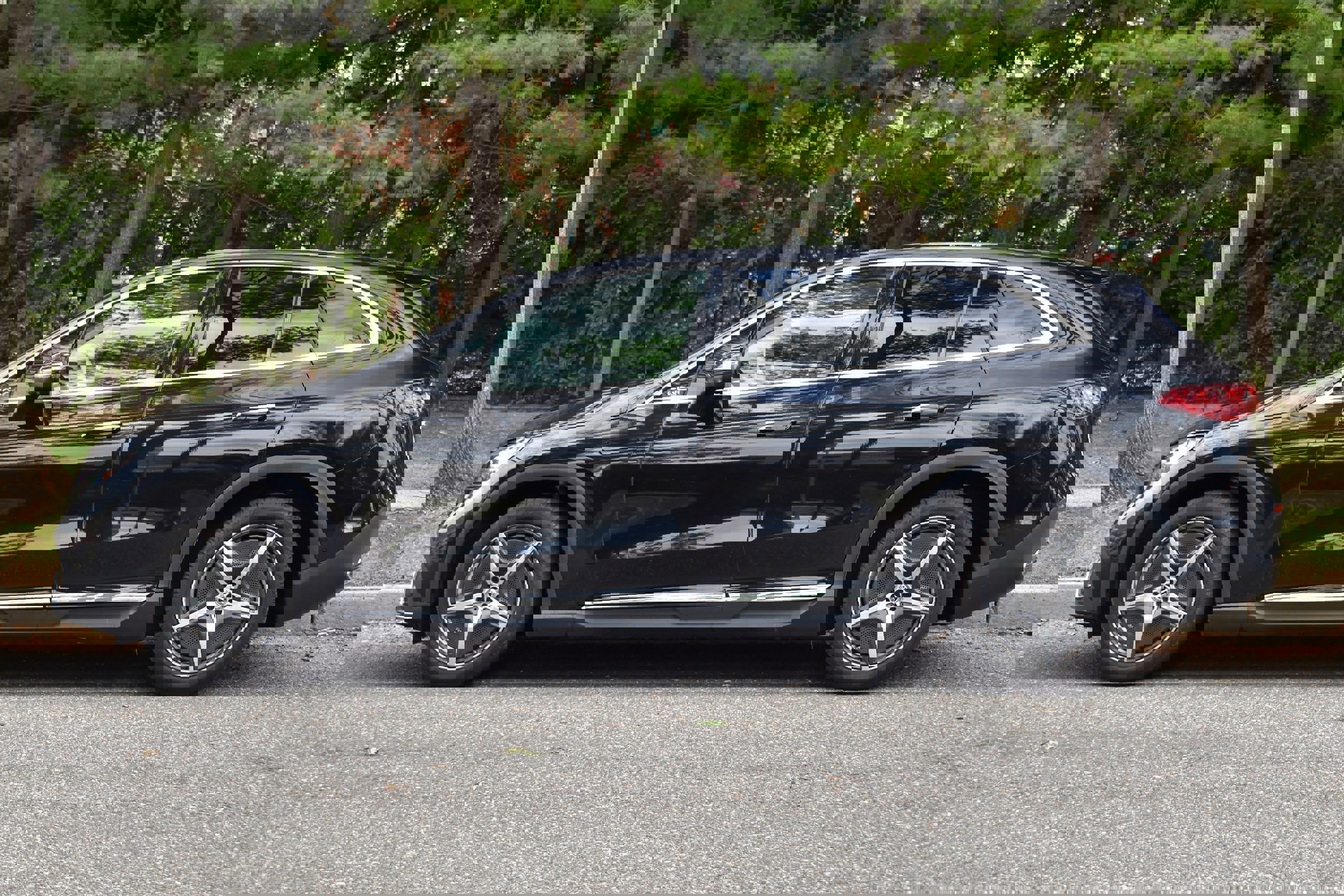 Used 2023 Mercedes-Benz EQE 500 4MATIC SUV image 4