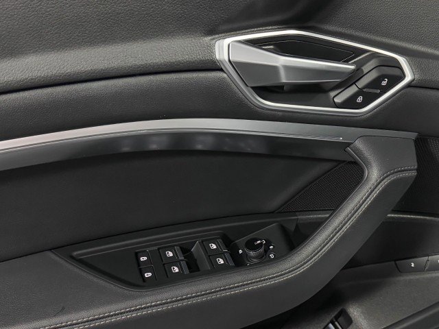 Used 2022 Audi e-tron Premium w/ Convenience Plus Package image 32