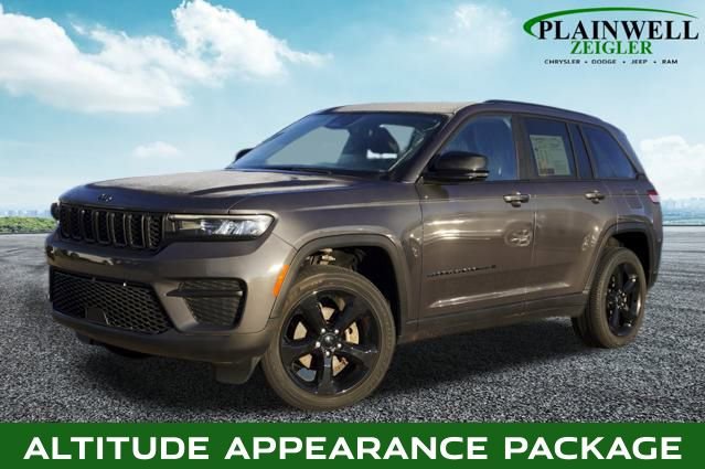 Used 2023 Jeep Grand Cherokee Altitude image 1