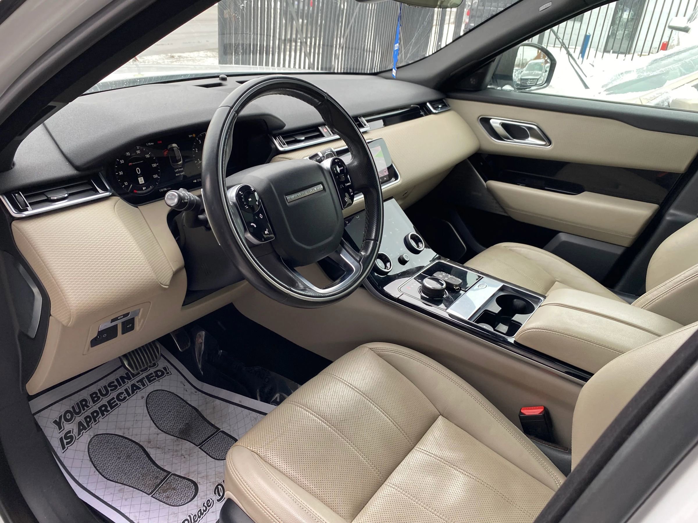 Used 2018 Land Rover Range Rover Velar R-Dynamic SE image 3