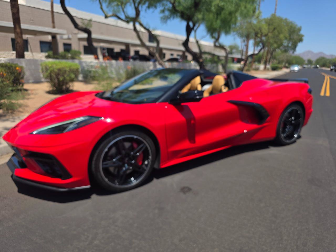 Used 2024 Chevrolet Corvette Stingray Premium Conv w/ Z51 Performance Package RWD image 3