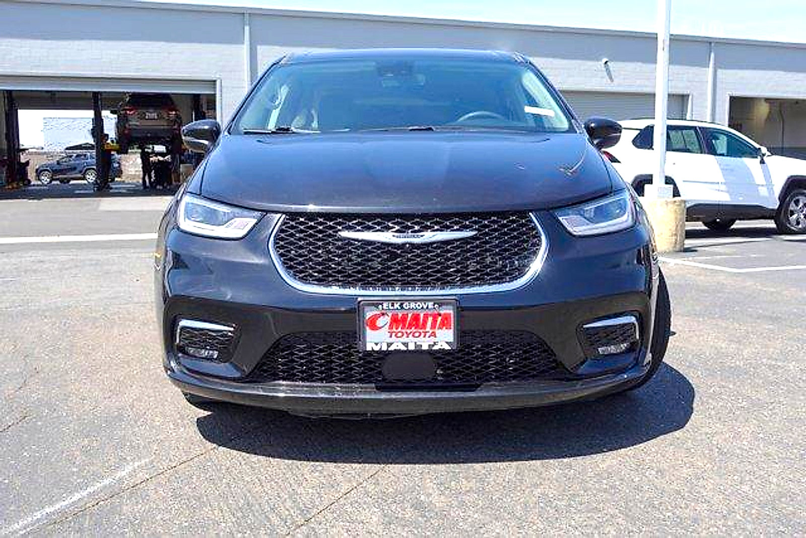 Used 2023 Chrysler Pacifica Touring-L FWD video 3