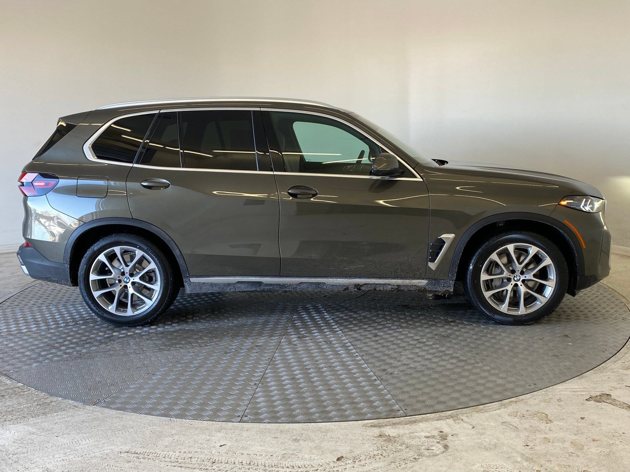Used 2026 BMW X5 xDrive50e w/ Premium Package AWD/4WD image 8