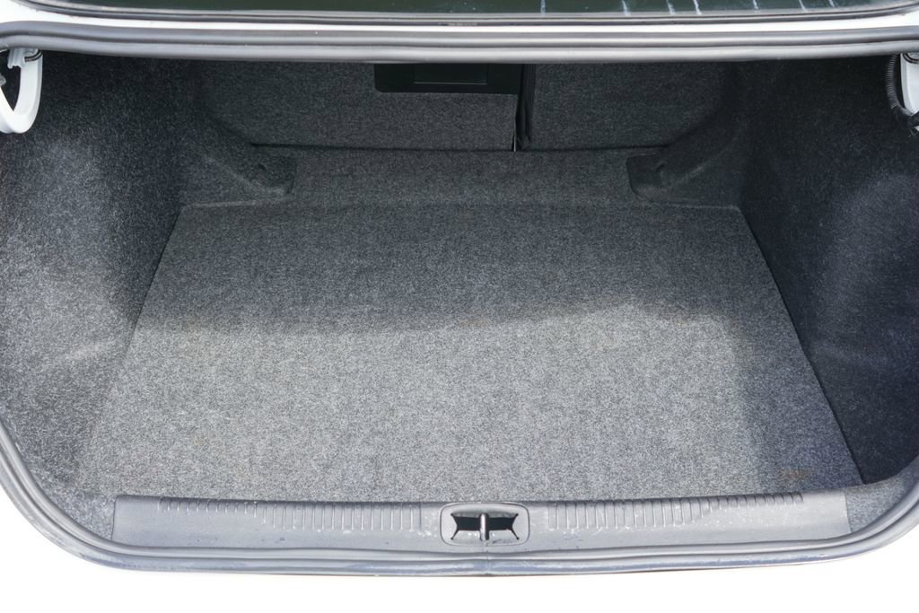 Used 2016 Chrysler 200 Limited FWD image 9