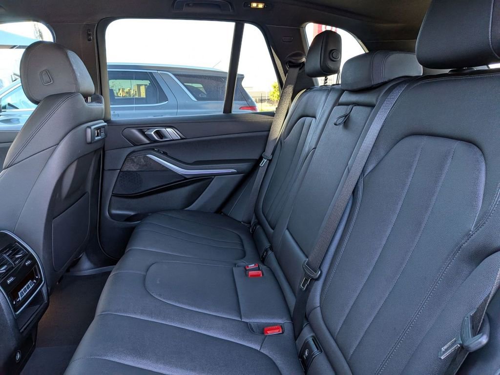 Used 2022 BMW X5 xDrive40i w/ Climate Comfort Package image 29