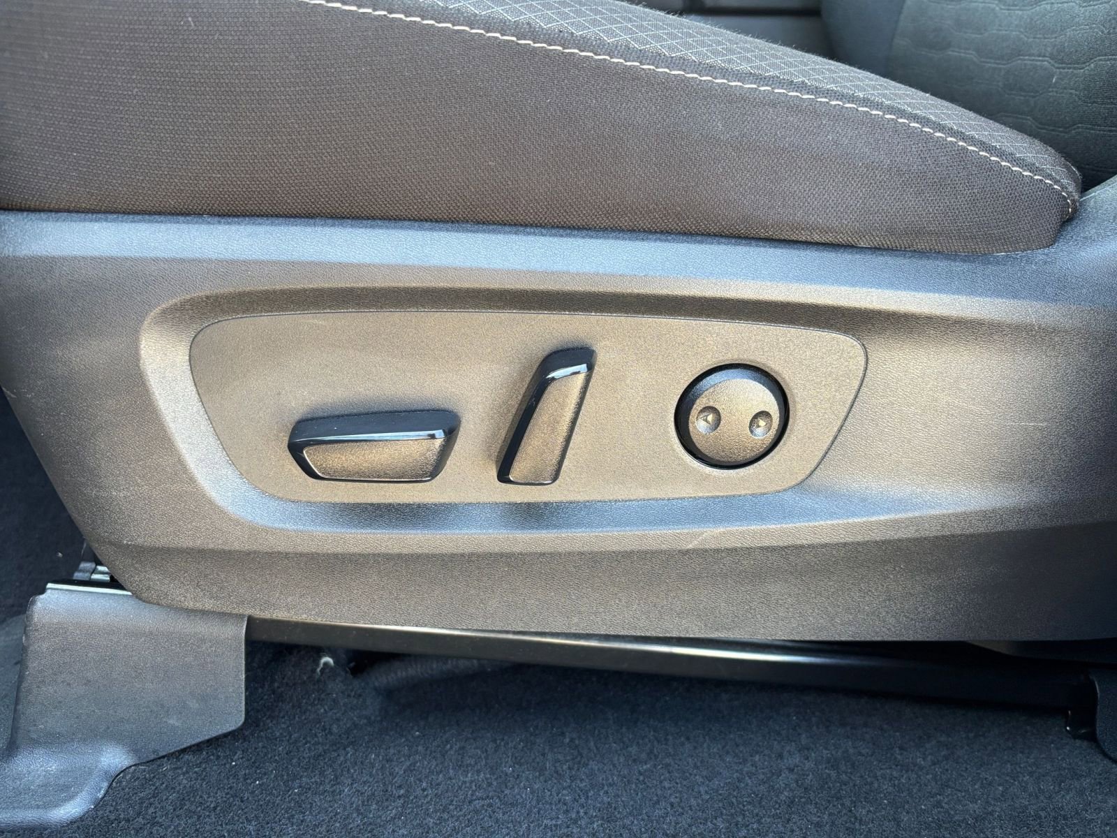 Used 2025 Nissan Pathfinder SV image 22