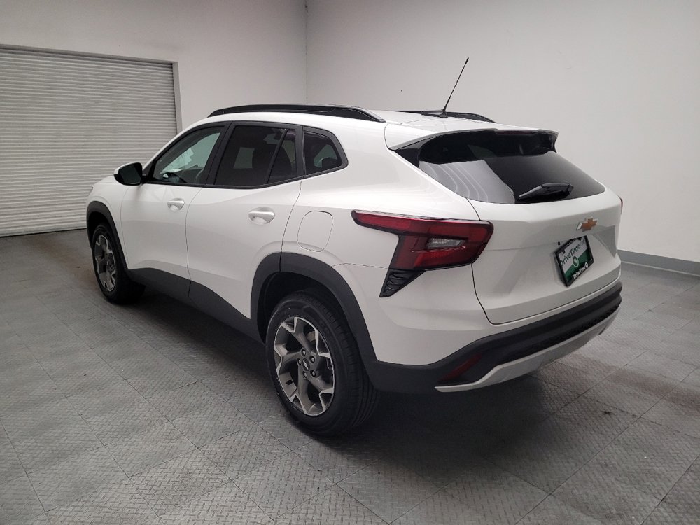 Used 2025 Chevrolet Trax LT FWD image 5