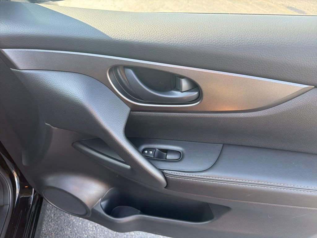 Used 2020 Nissan Rogue Sport S AWD/4WD image 31