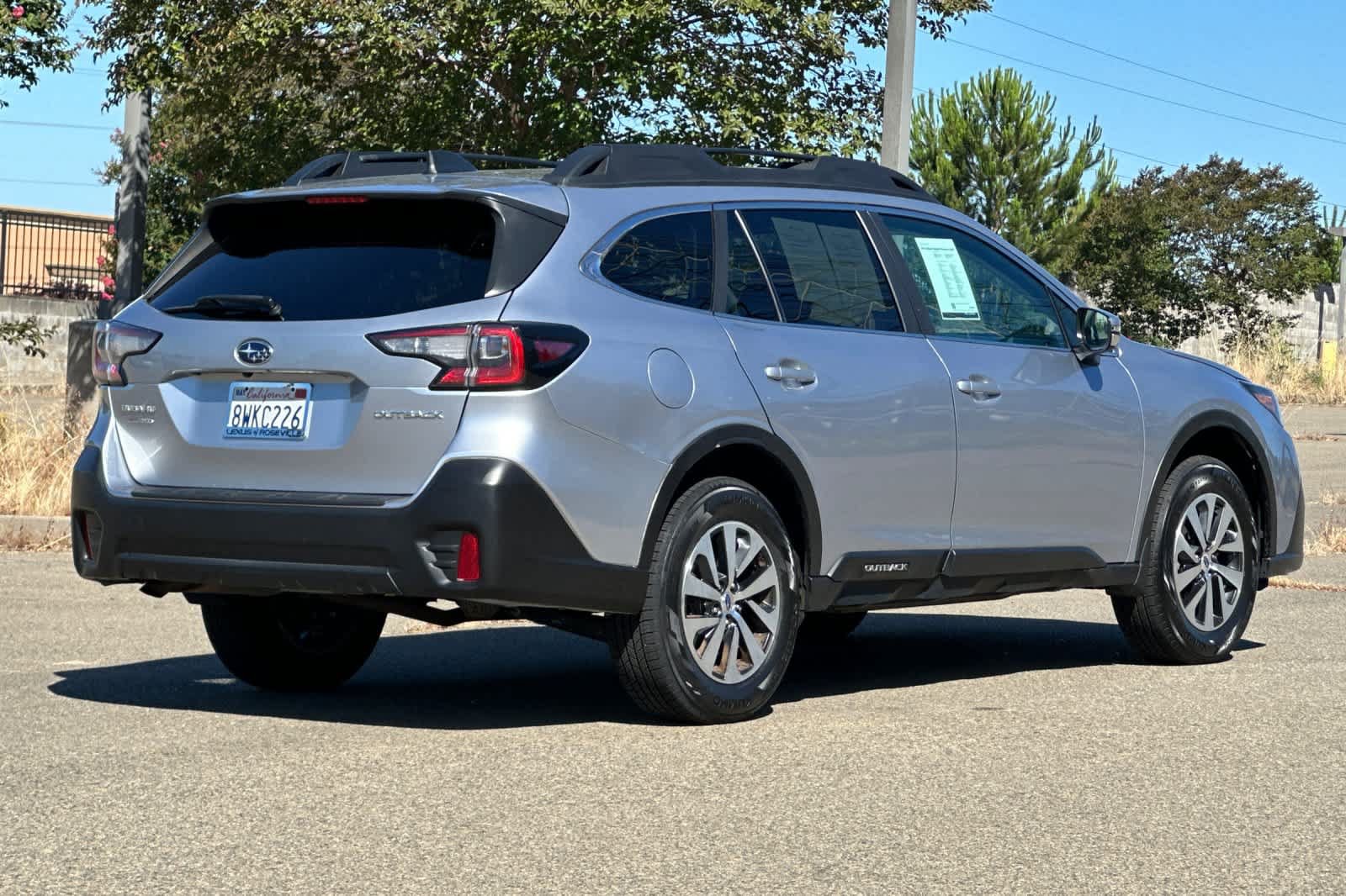 Used 2021 Subaru Outback Premium AWD/4WD image 2