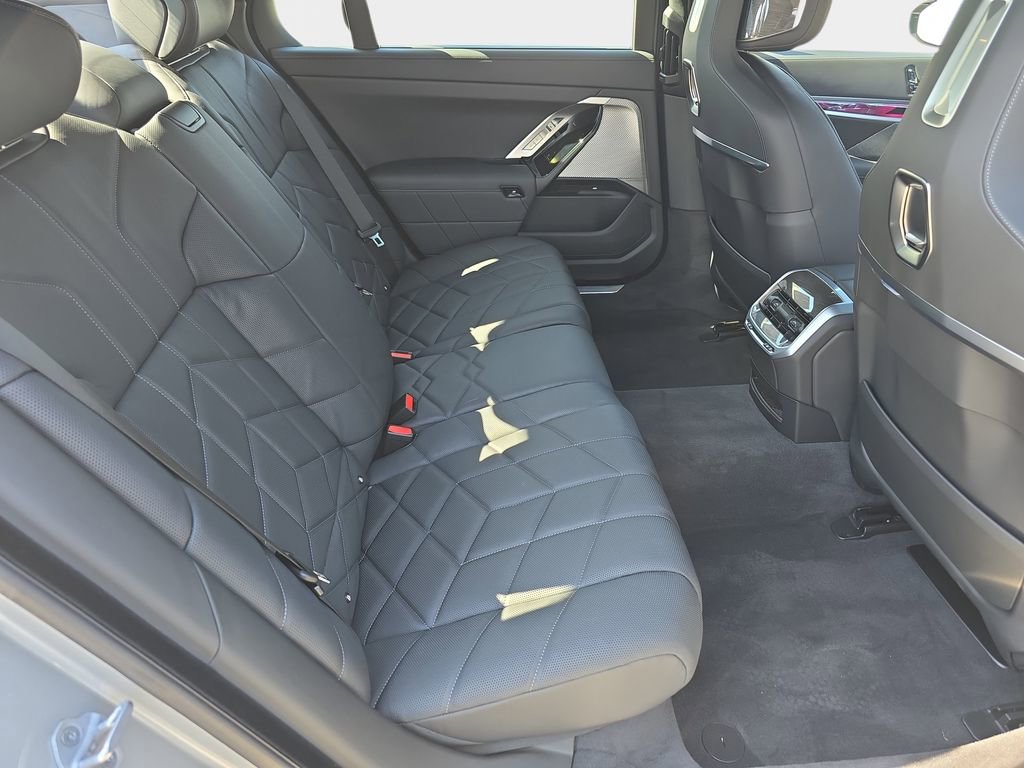 Used 2025 BMW i7 eDrive50 w/ Premium Package image 11
