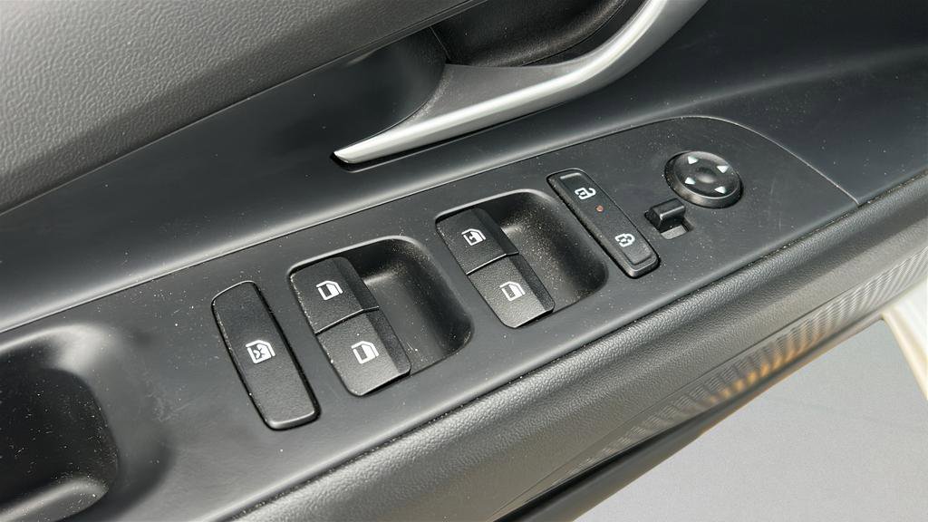 Certified 2025 Hyundai Elantra SE image 10