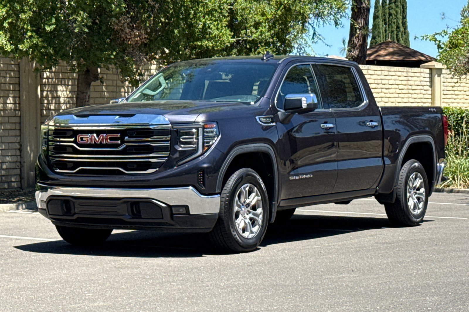 Used 2025 GMC Sierra 1500 SLT AWD/4WD image 9