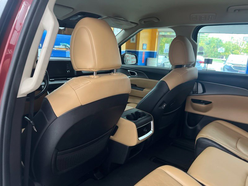 Used 2023 Kia Carnival LX FWD image 17