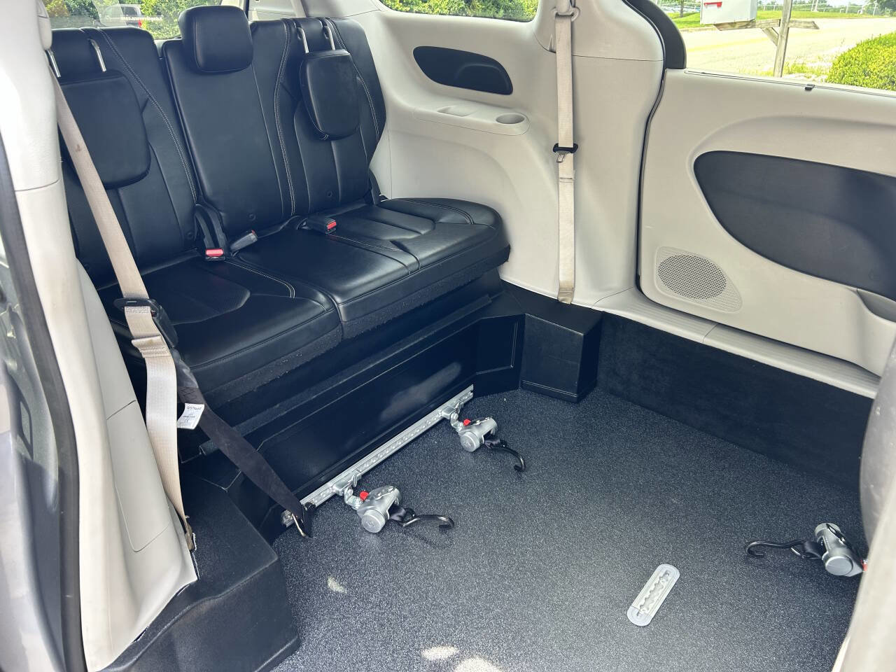 Used 2020 Chrysler Voyager Lxi image 6