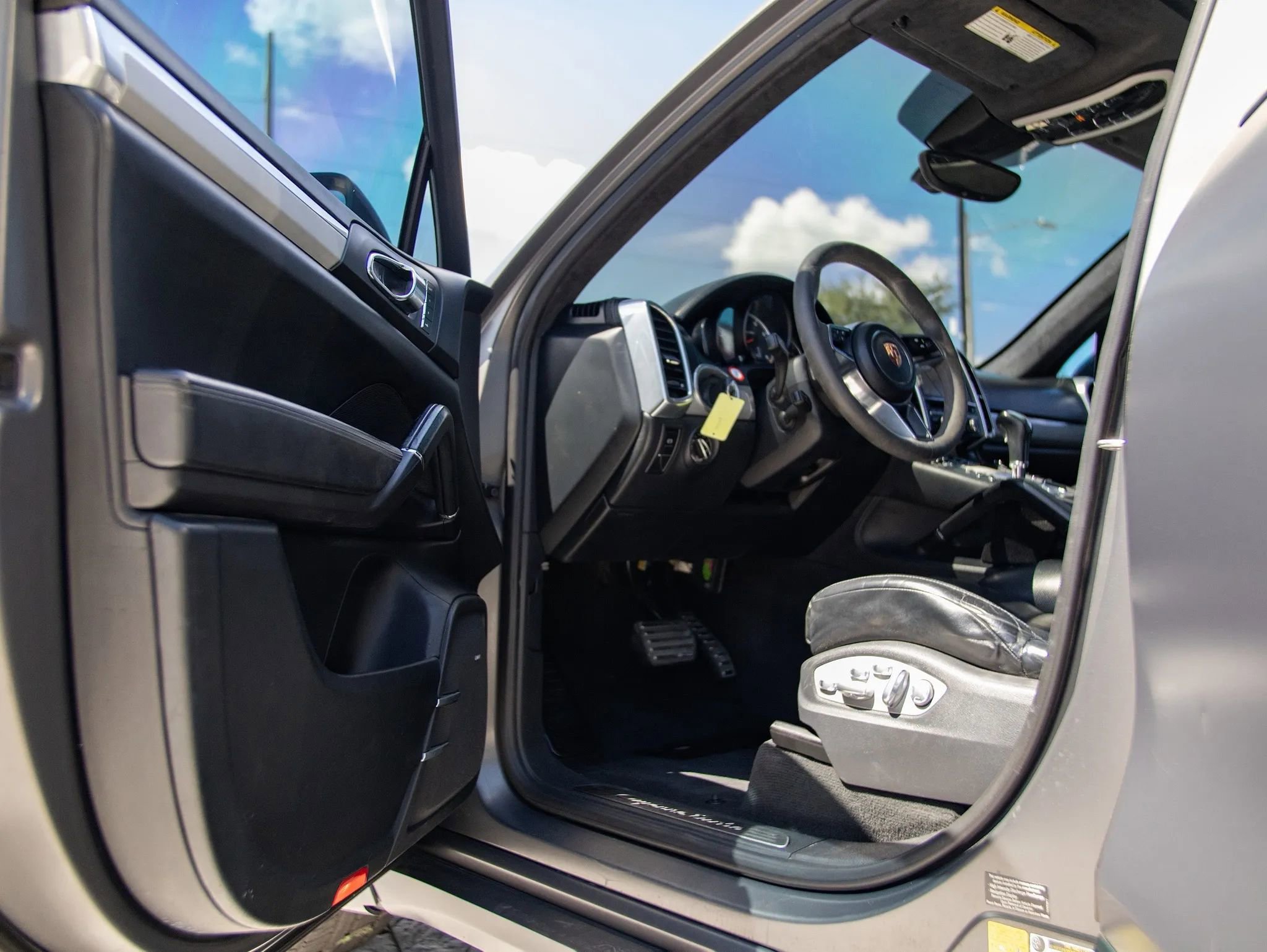 Used 2015 Porsche Cayenne Turbo AWD/4WD image 22